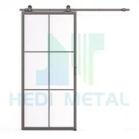 Schiebetür aus Metall und Glas